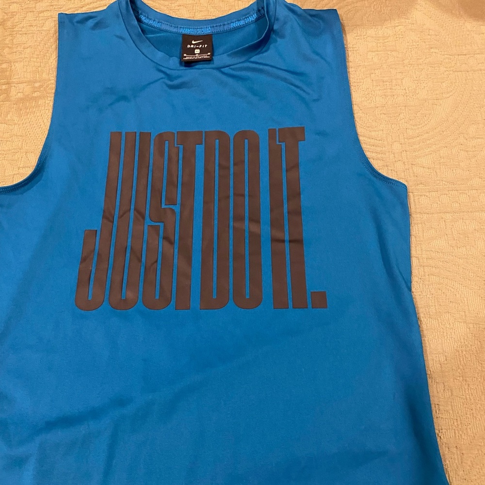 Nike work out shirt. Can be worn for work out or sportswear. Never worn.
